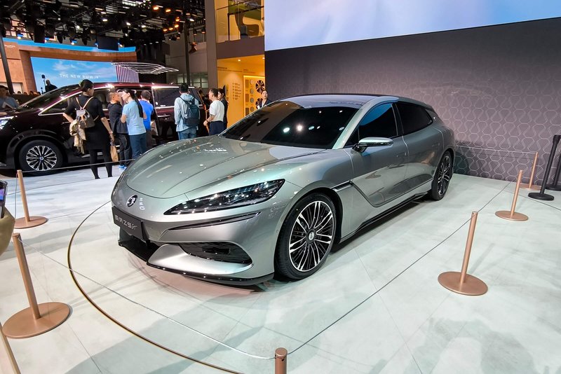 Der Denza D9 soll künftig das Modellprogramm der vornehmen BYD-Tochter krönen. Foto: SP-X/Mario Hommen Der Denza D9 soll künftig das Modellprogramm der vornehmen BYD-Tochter krönen. Foto: SP-X/Mario Hommen